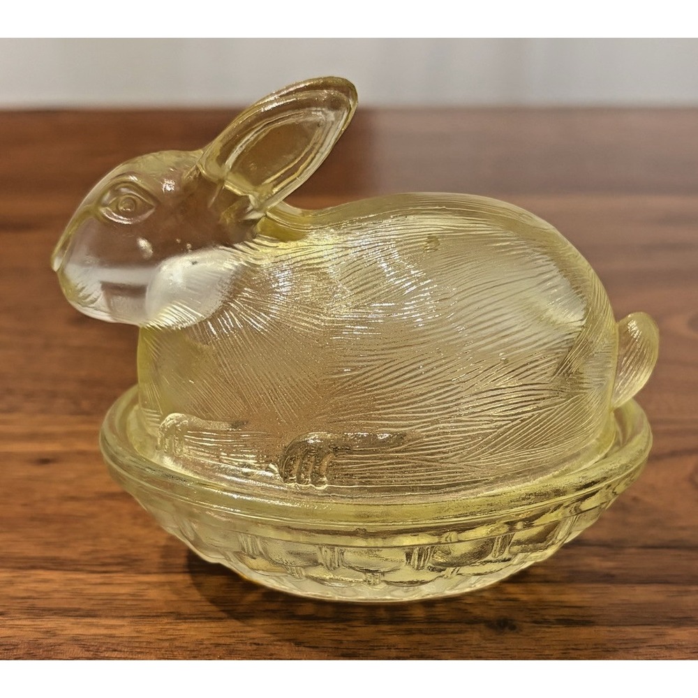 LE Smith Glass Bunny On Nest /Basket Yellow Covered Candy Dish VINTAGE